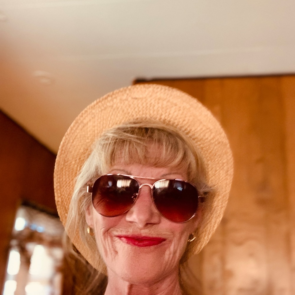 Meet your Posher, Caroline